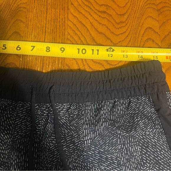 Athleta Baja Shorts in Blue Graphic Print Sz 10 Running Workout - Picture 12 of 13